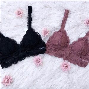 Lace padded bralette with adjustable straps